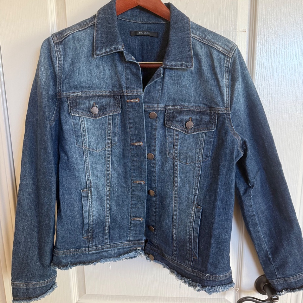 Tahari Women's blue denim jacket Size XL